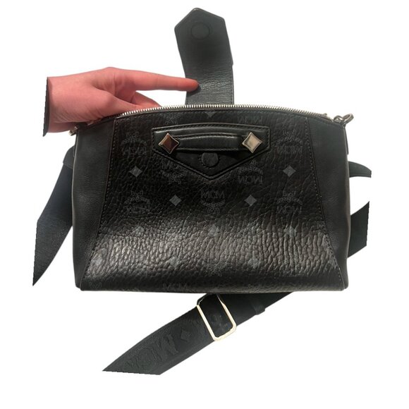 AUTHENTIC MCM Visteos Crossbody in Monogram Print Leather - Black - Picture 7 of 12